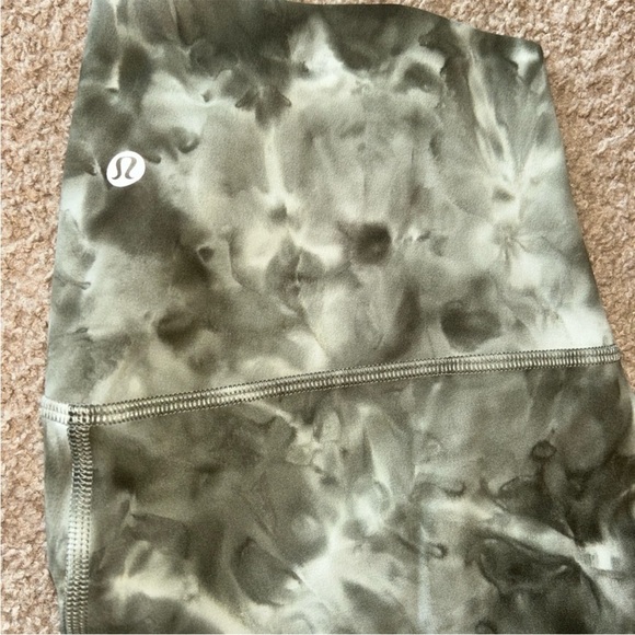 Lululemon Athletica Diamond Dye Leggings - Picture 4 of 9